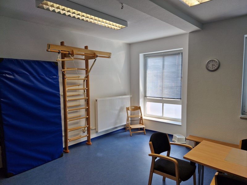 Bewegungsraum mit Sprossenwand