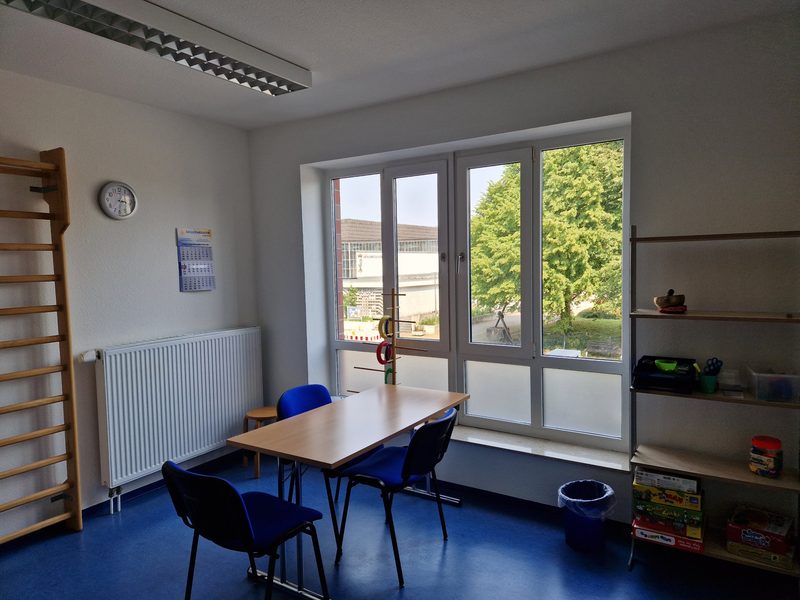 Therapieraum mit Sprossenwand